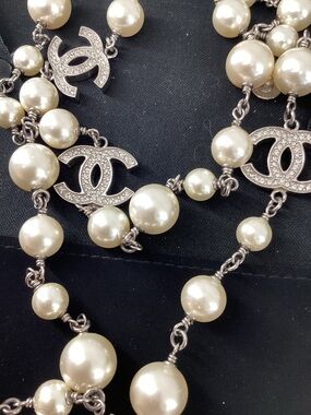 Pre Owned CHANEL Faux Pearl and Silver CC Logo Necklace w/ Box.